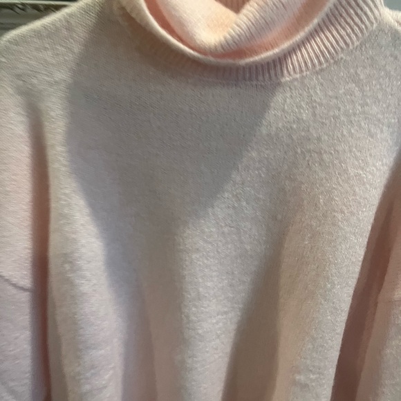 Macys On 34th light pink turtleneck - Picture 5 of 5